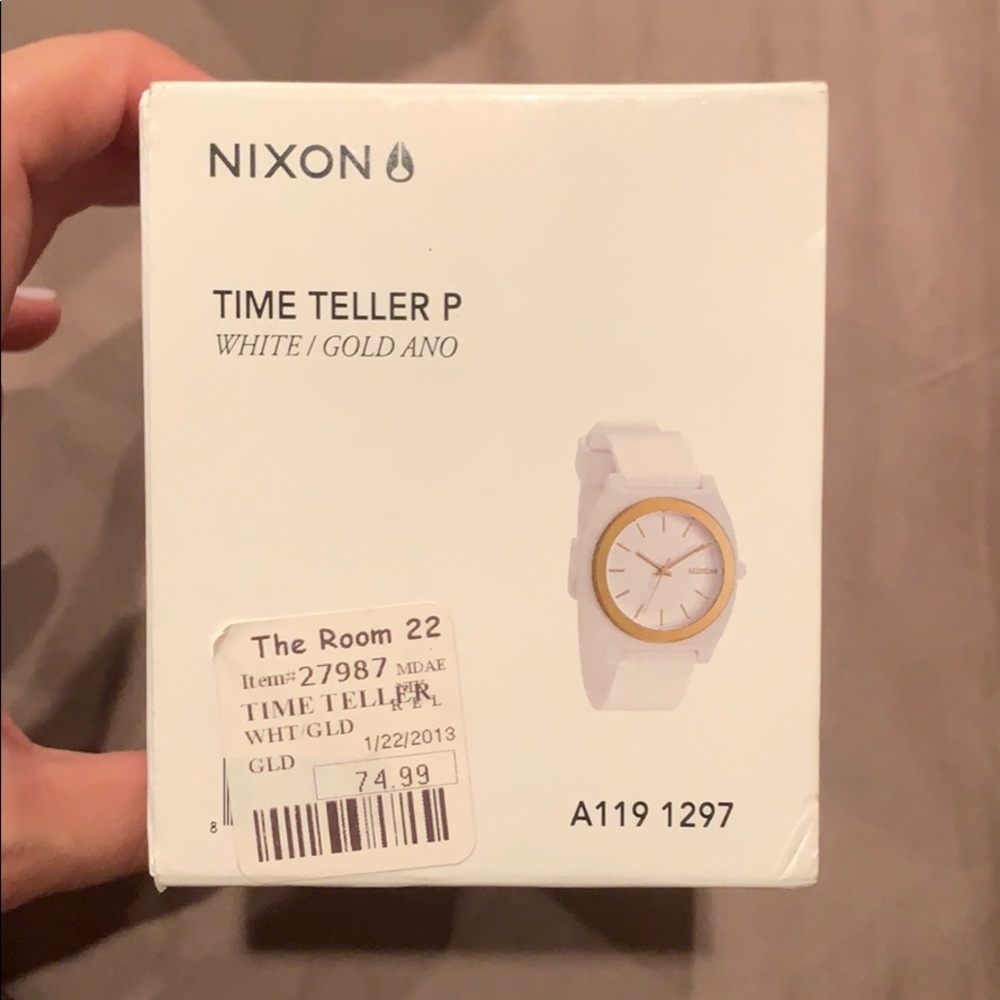 Nixon time teller watch